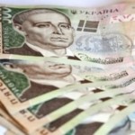 В Киеве волонтеры обнаружили в памперсах спрятанные деньги