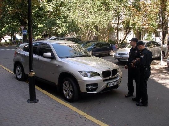В Киеве копы оштрафовали авто с 