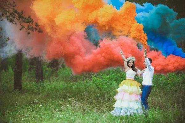 Цветной дым: прекрасная идея свадебной фотосессии (ФОТО)