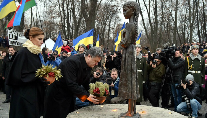 Украинцы почтили память жертв Голодомора (ФОТО)