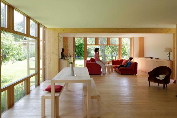 Уединение на природе:  компактный жилой дом в живописном районе Франции (ФОТО)