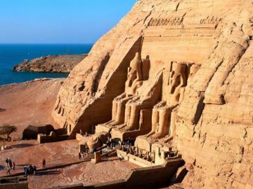 Гигантская статуя фараона Аменхотепа III обрела вторую жизнь (ФОТО)