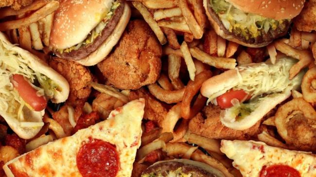 Ученые рассказали, как жирная пища разрушает организм человека